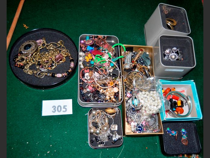 ASSORTED COSTUME JEWELLERY