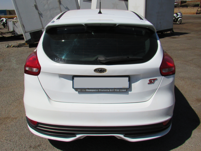 2015 White FORD FOCUS ST - 80FL