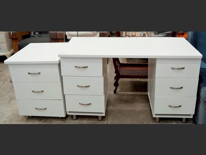 WHITE 6-DRAWER DESK [Wobbly, needs backing], & A WHITE 3-DRAWER PEDESTAL [#: 419627888]
