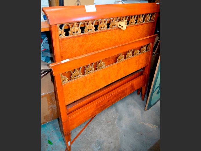 WALNUT & MAHOGANY SINGLE HEAD- & FOOTBOARD