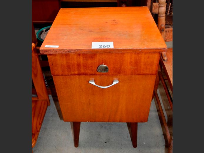 MID-CENTURY SAPELE MAHOGANY SINGLE DOOR, SINGLE DRAWER PEDESTAL, 41 x 35 x 67cm