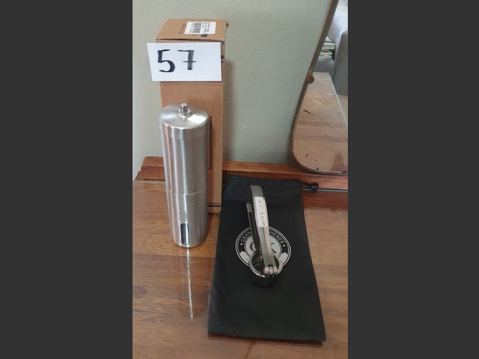 LOT: GRAND KITCHENER STAINLESS STEEL COFFEE GRINDER & GARLIC PRESS