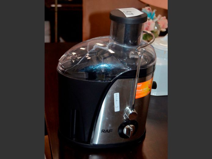 RAF JUICER [Switches on, untested further, lid cracked]