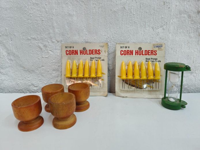 Kitchen Lot: Wooden Egg Cups, Corn Holders, Frog Timer