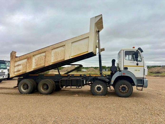 POWERSTAR 4035 (8X4) 18 CUBE TIPPER