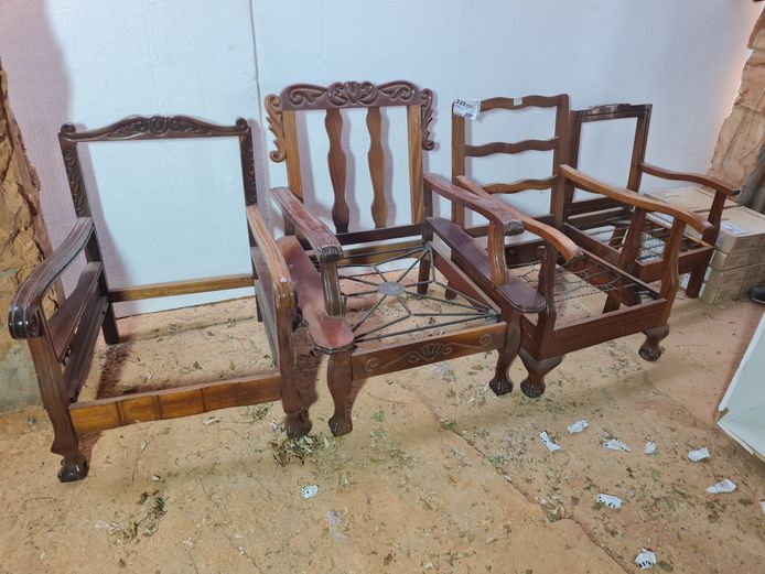 4 X WOODEN CHAIRS