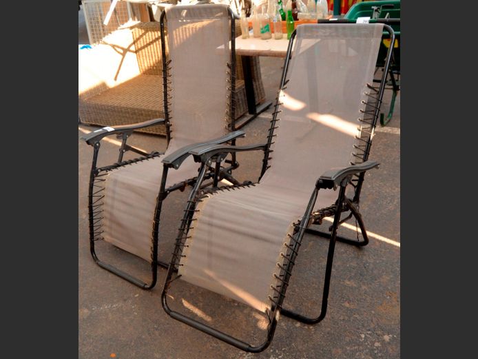 PAIR RECLINING LOUNGERS