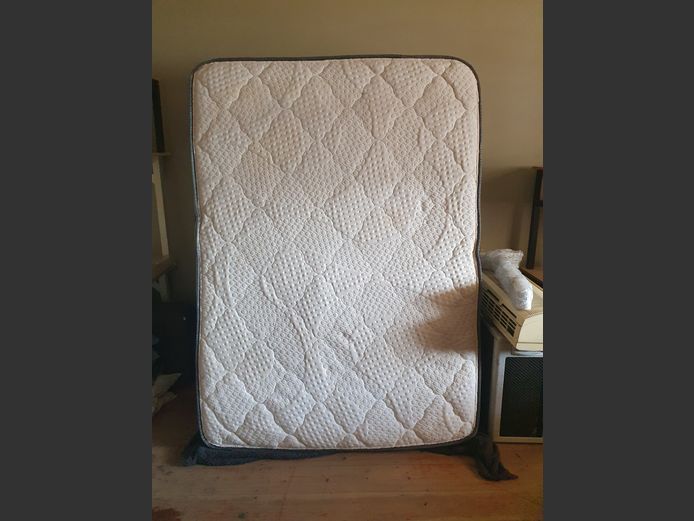 PADLEY QUEEN SIZE BED BASE & MATTRESS SET
