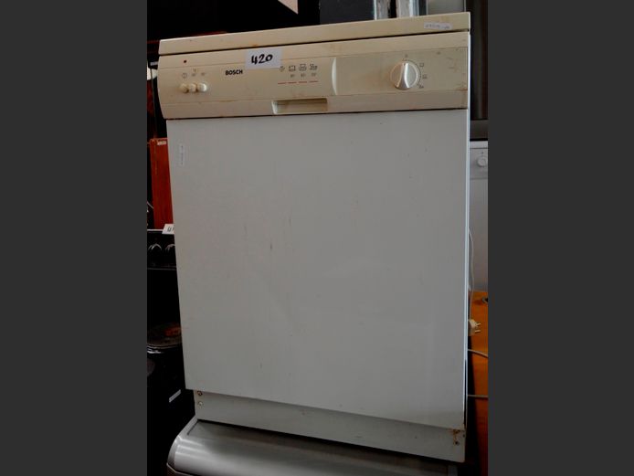 BOSCH DISHWASHER [Switches on, untested further]
