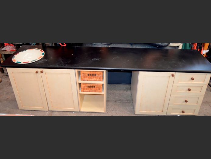 BLACK & WHITE 3-DOOR, 4-DRAWER BATHROOM COUNTER WITH CERAMIC BASIN, 277 x 60 x 81cm