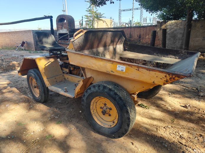 CONCRETE DUMPER, LISTER ENGINE (ENGINE TURNS)