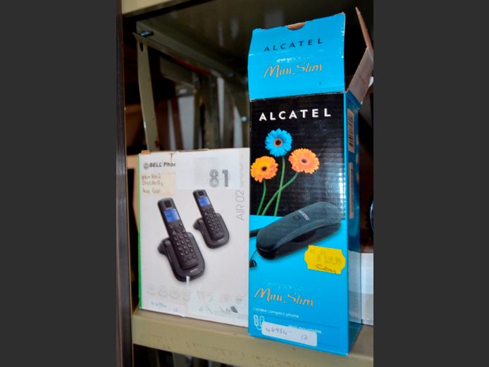 LOT: BELL CORDLESS PHONES & AN ALCATEL PHONE [Untested]