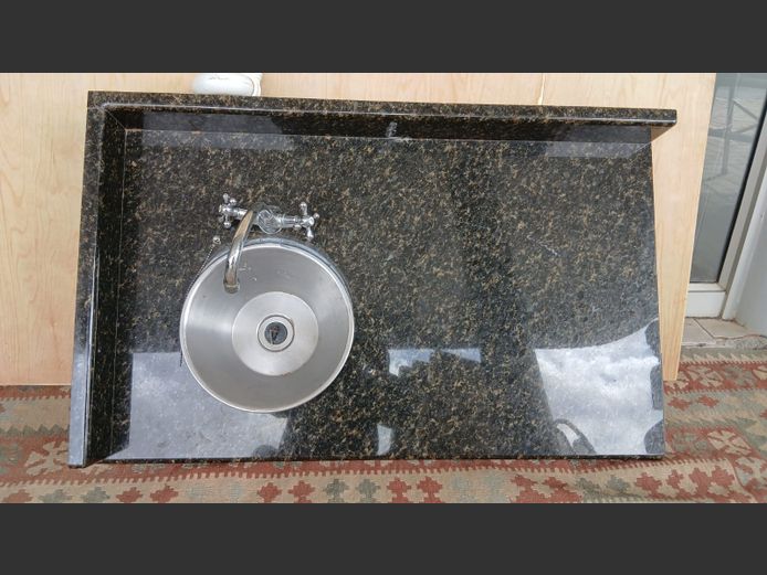 Vanity top with basin