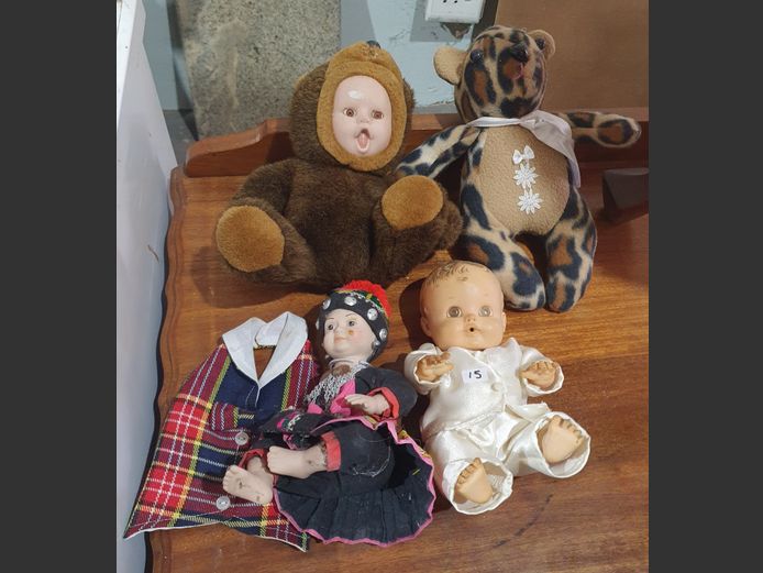 LOT: VINTAGE TEDDY BEAR & PORCELAIN DOLLS