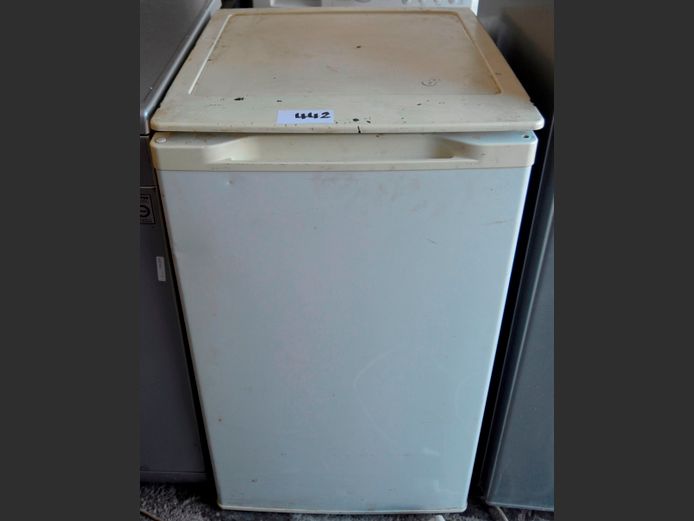 PERFEKT BAR FRIDGE [Getting cold, Door loose]