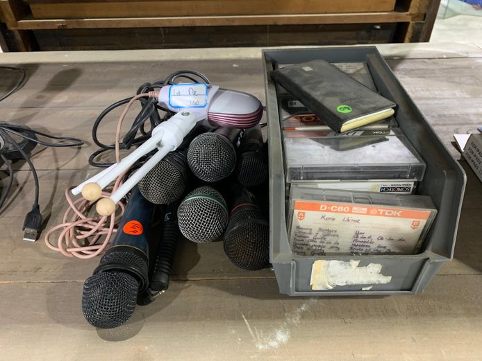 Microphones & Tape Cassettes 