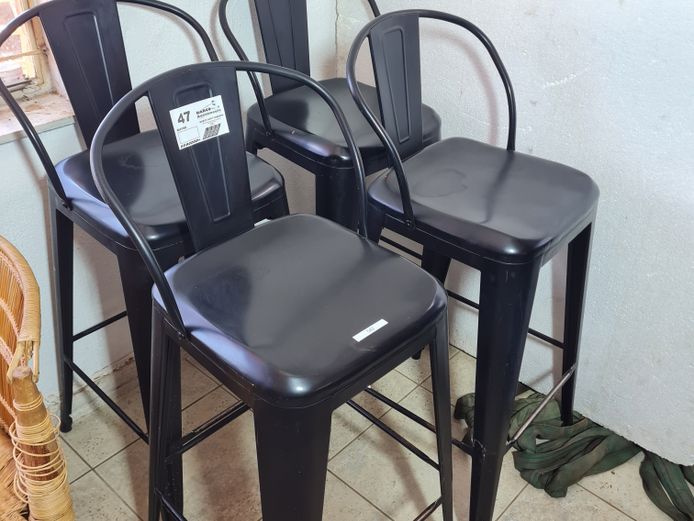 4 X STEEL BAR STOOLS