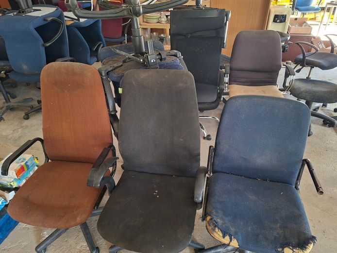 Assorted swivel chairs