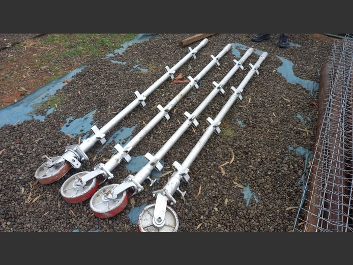 scaffolding legs with wheels