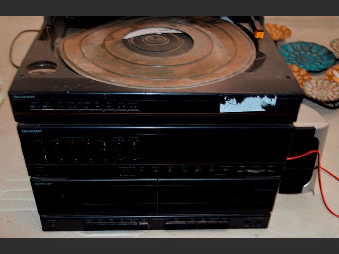 SHARP HI-FI [Switches on, untested further, Incomplete]