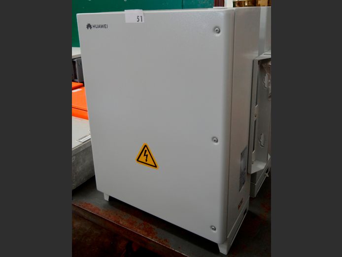 HUAWEI SMART ACU 2000 D-D-00 ARRAY CONTROLLER, 55 x 32 x 77cm