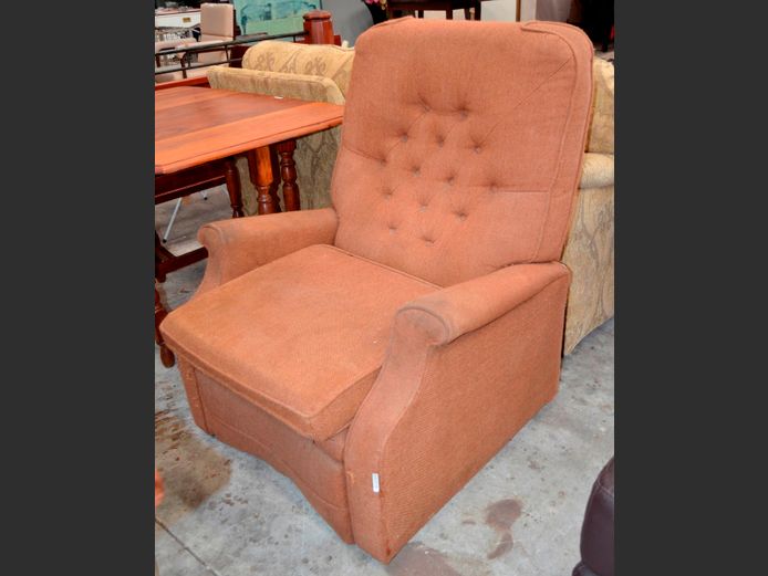 BROWN UPHOLSTERED RECLINING ARMCHAIR [Needs a clean]