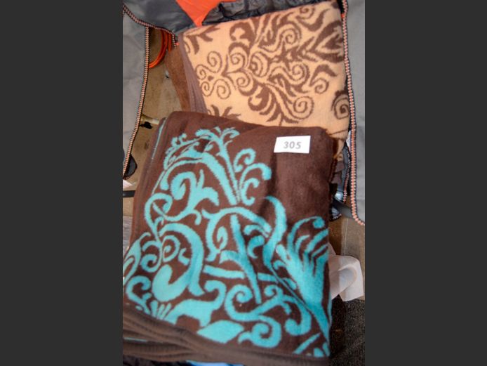LOT OF 2 FLUFFY BLANKETS: LIGHT BROWN & BLUE