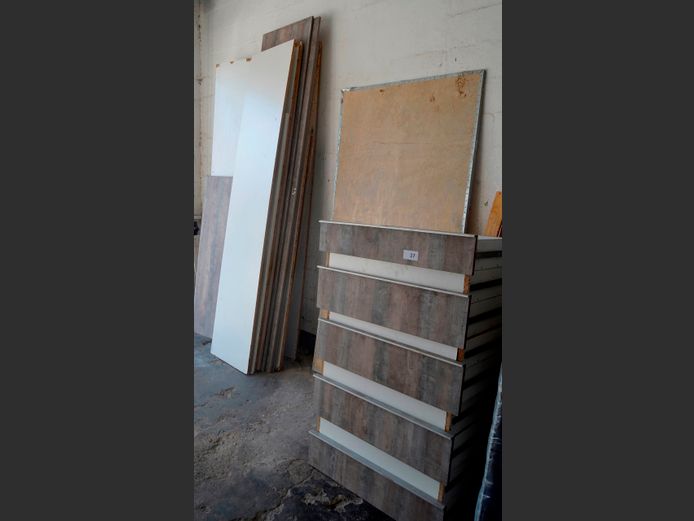 LOT: DRAWERS FOR CHEST OF DRAWERS