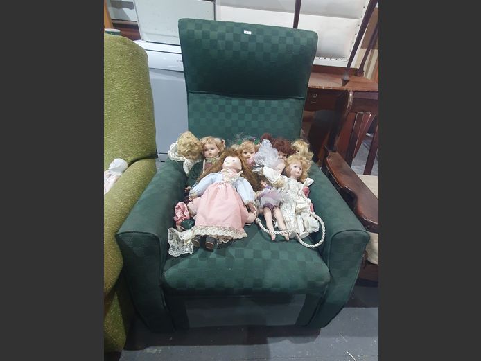 DARK GREEN UPHOLSTERED RECLINING ARMCHAIR [Needs a clean]