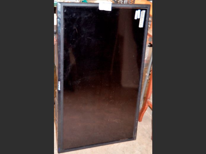 TELEFUNKEN 40" LCD TV [Faulty] [#: 420807373] ### LICENCE PLEASE ###