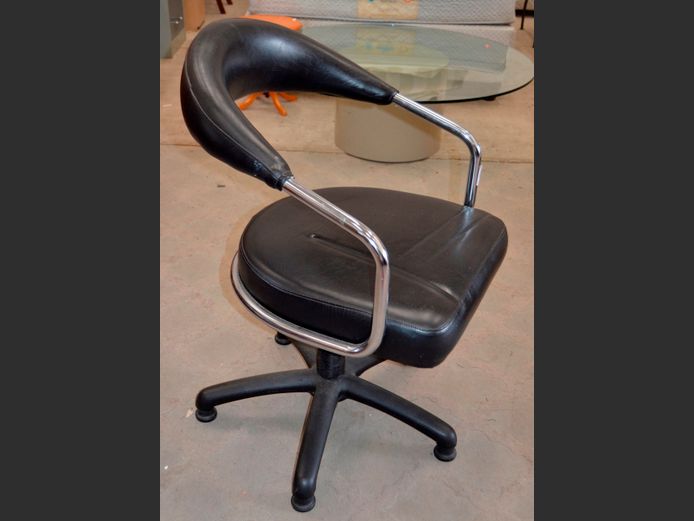 BLACK LEATHER TOUCH SWIVEL CHAIR