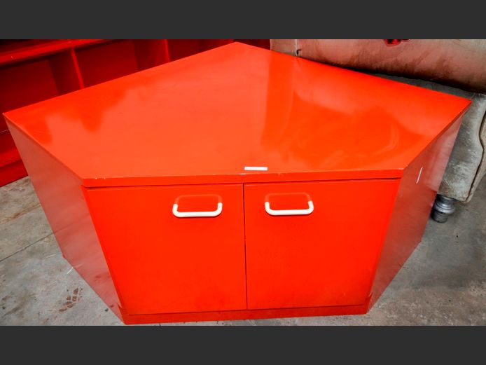RED PAINTED 2-DOOR CORNER TV STAND, 130 x 95 x 55cm