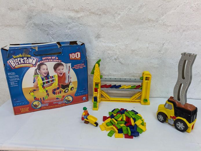 Spin Master Knock-it-down Blocktown Dump Truck Domino Game Set