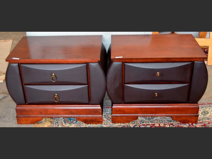 PAIR MAHOGANY & LEATHER TOUCH 2-DRAWER BEDSIDE PEDESTALS, 67 x 40 x 51cm [#: 403512981]