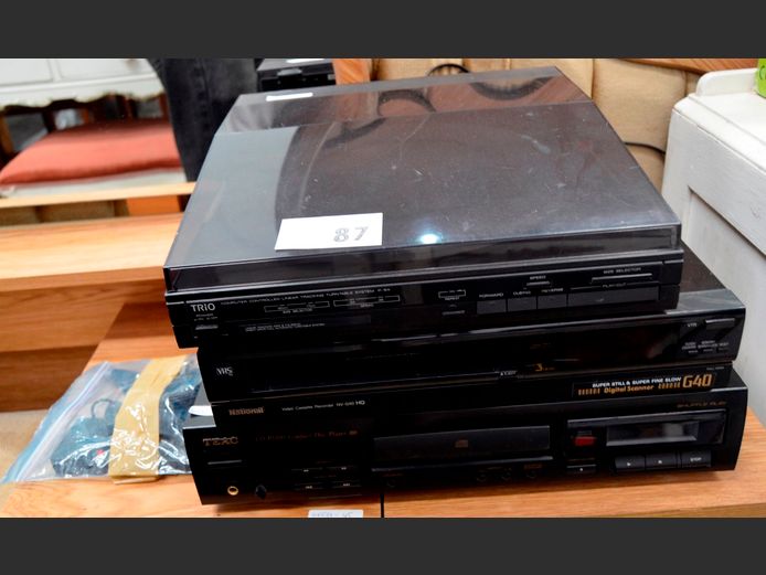 TRIO TURNTABLE, TEAC CD PLAYER & A NATIONAL VCR [Switch on, untested further]
