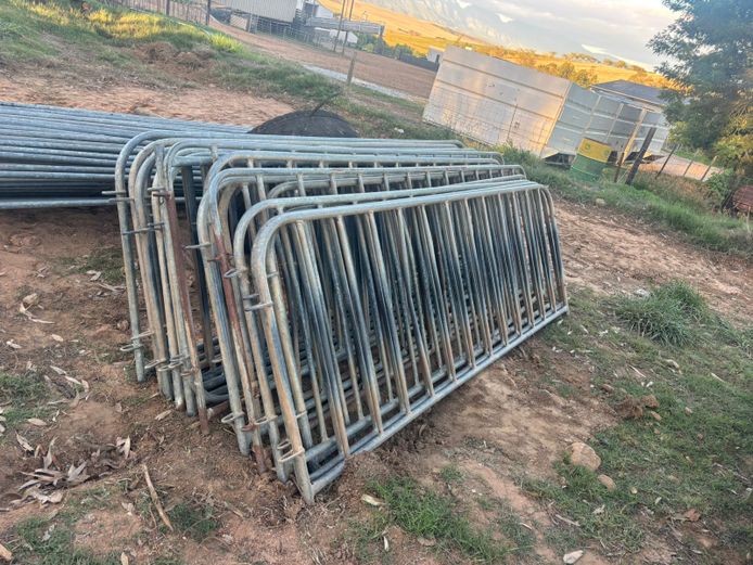 20 Selfvoerder hekke