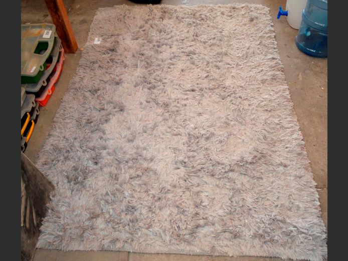 GREY SHAGGY RUG, 175 x 120cm