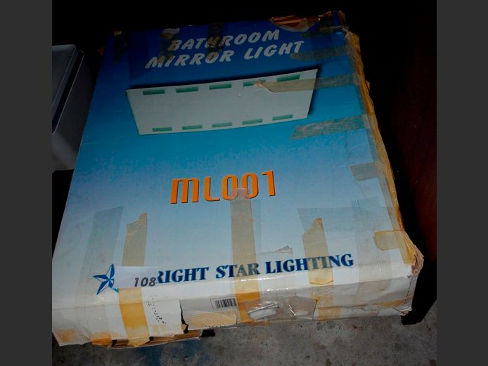 BRIGHTSTAR BATHROOM MIRROR LIGHT, 68 x 50cm