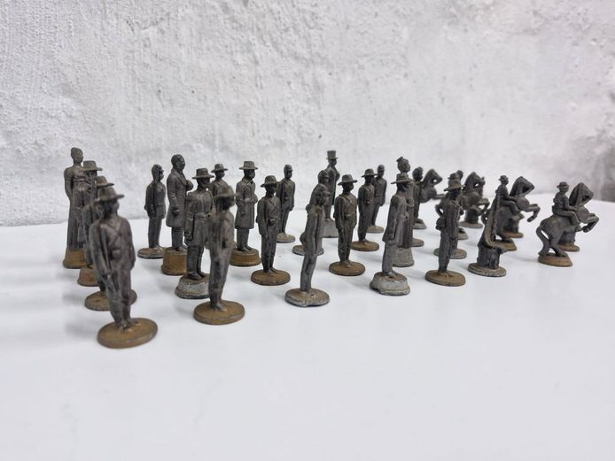 Vintage Anglo-Boer War Style Cast Lead Chess Pieces – 31 Pieces