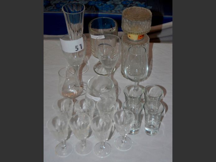DECANTER WITH STOPPER & ASSORTED DRINKING GLASSES