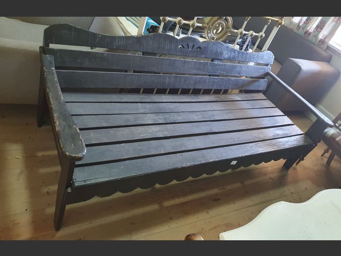 STAINED PINE 4-SEATER GARDEN BENCH