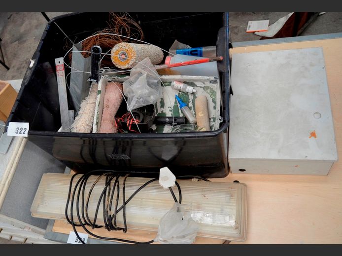 METAL TOOLBOX, FLUORESCENT LIGHTS, SAWS, etc [Excl. crate]