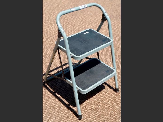 GREY 2-STEP KITCHEN AIDE