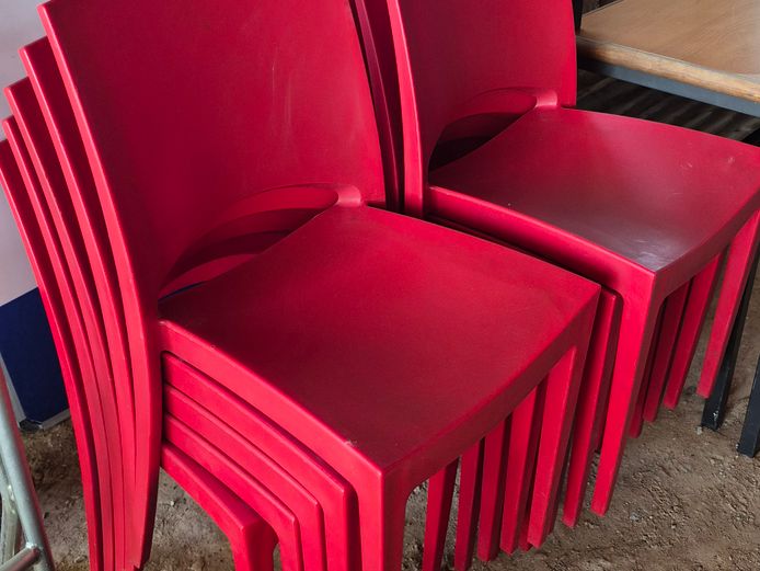 10 X RED PLASTIC CHAIRS