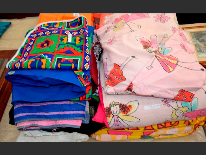 LOT: BEDDING & TOWELS