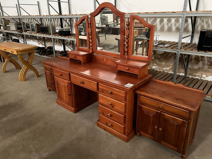 Dressing table set