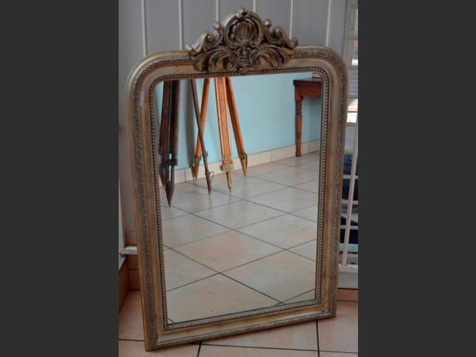 SILVER GILT FRAMED MIRROR, 119 x 76cm