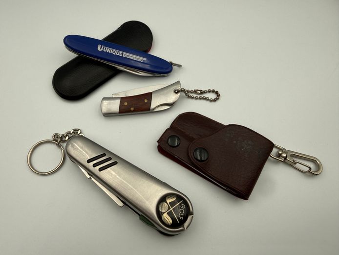 Lot of 4 assorted pocket knives