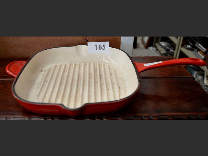 RED CAST IRON GRIDDLE PAN, 29 x 29cm
