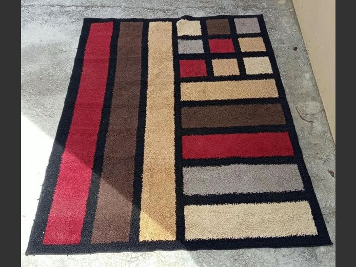 MULTI-COLORED WOOLEN CARPET